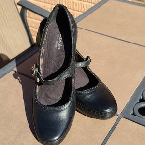Clarks Leather Pumps